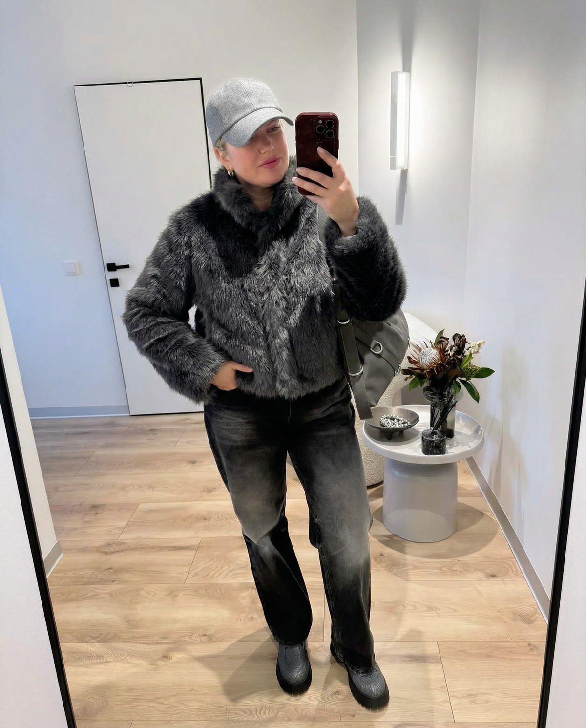 Vera | Faux Fur Coat Black Cropped Collar