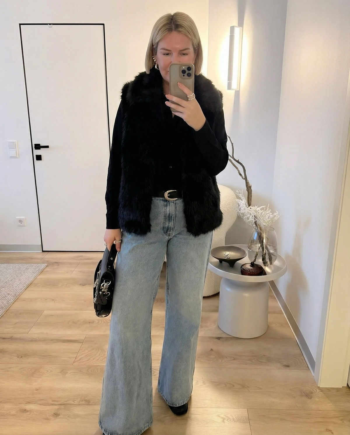 Viola | Faux Fur Vest Black Sleeveless Fluffy